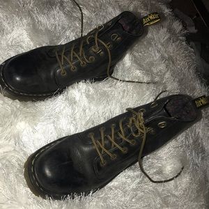DR. MARTEN BLACK VINTAGE STYLE BOOTS